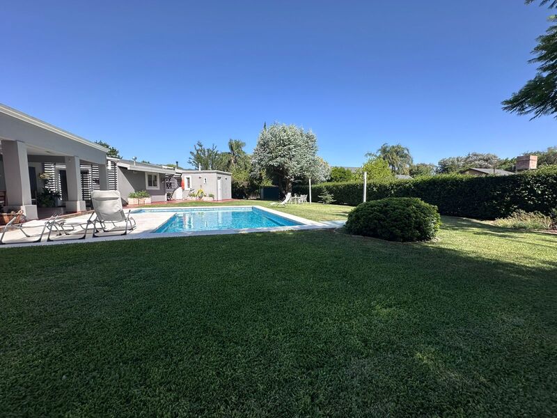 Excelente  casa en venta en Fort&iacute;n del Pozo toda en planta ...