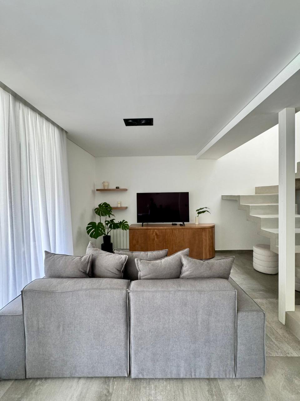 HERMOSO DUPLEX EN CAÑUELAS CHICO